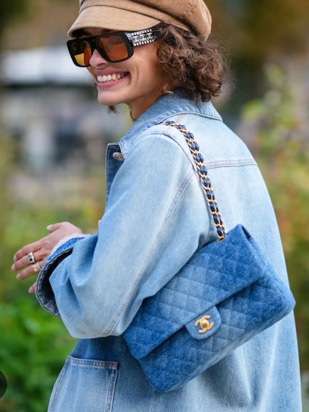 CHANEL Denim Quilted Shoulder Bag in Blue with Gold Hardware - Picture 10 of 13